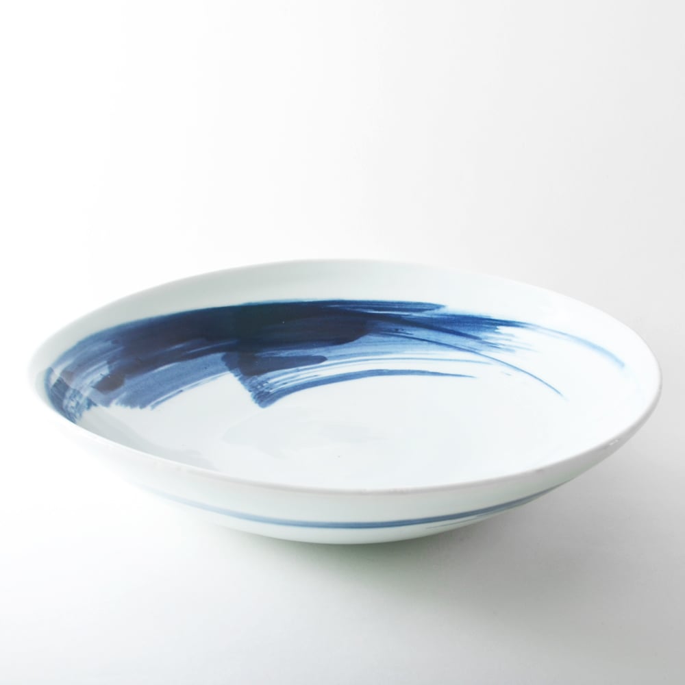 porcelain shallow bowl / studiojoo