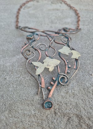 Golden fishes necklace 