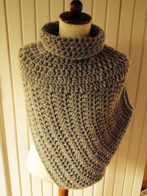 Image of "Katniss" Poncho, hækleopskrift