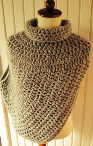 Image of "Katniss" Poncho, hækleopskrift