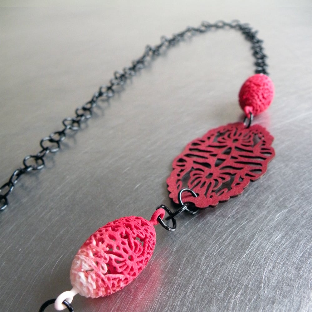 Image of 3D printed and lasered small necklace OVAL 2.floral 