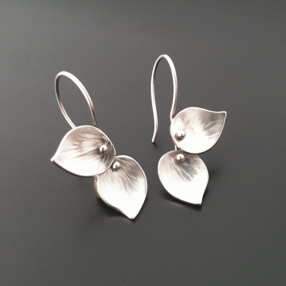 Image of Petite Double Leaf Earrings, bright 