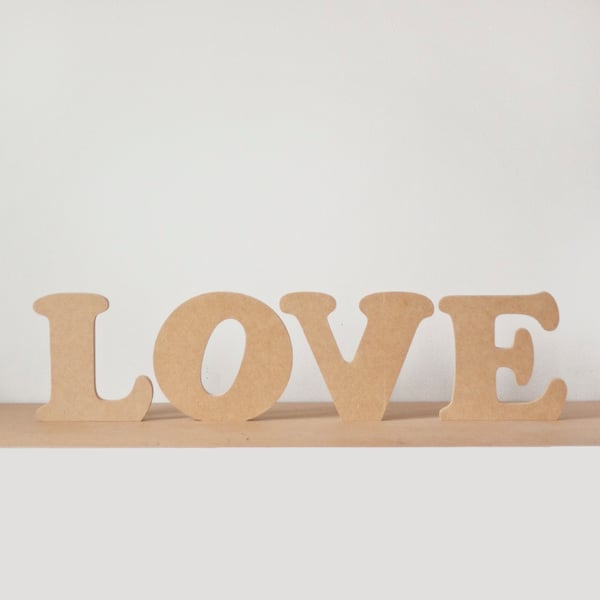 Image of Letras "LOVE" de madera para decorar