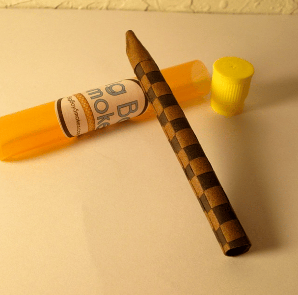 Image of Large Checkered Woven Blunt