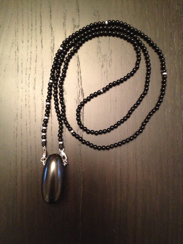 Image of Long & Lean Infinity with Oval Shungite