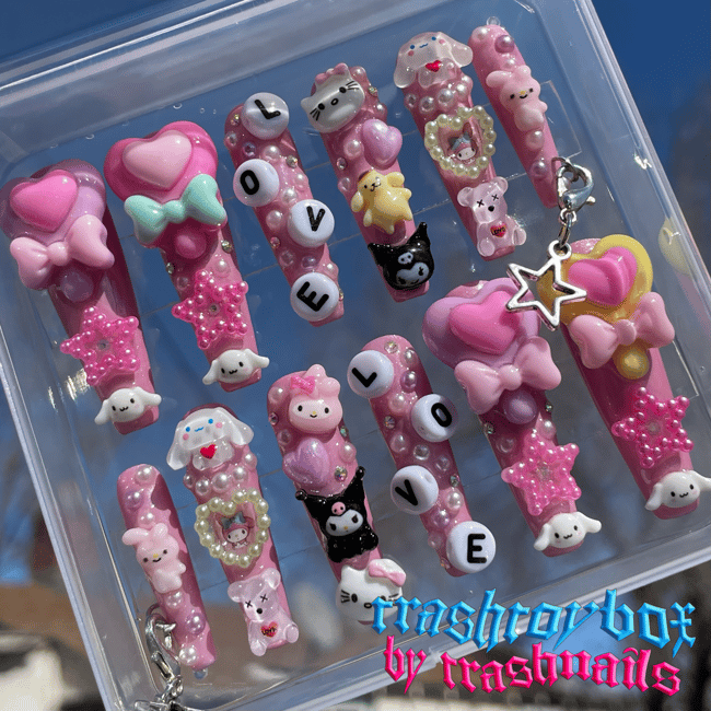 "Sanrio Love" 🎀 Medium