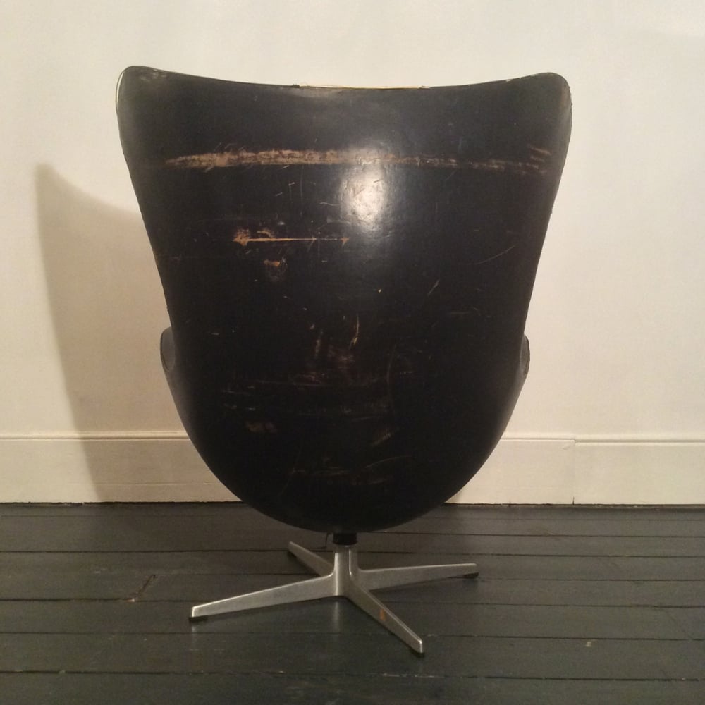 Image of Early Egg Chair by Arne Jacobsen