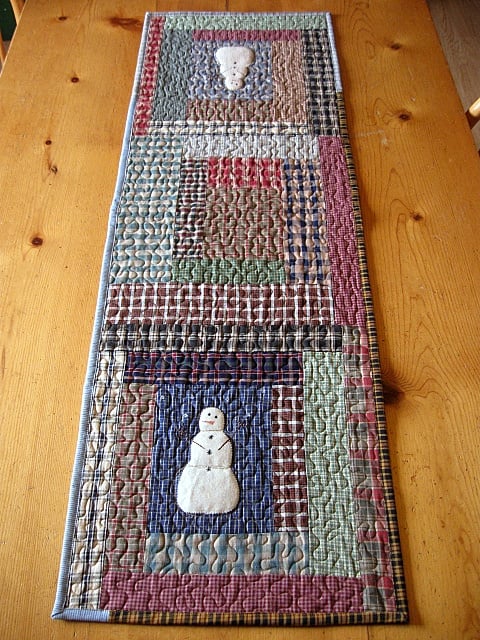 Image of table runner - 43" x 14" - snowmen, log cabin, reversible