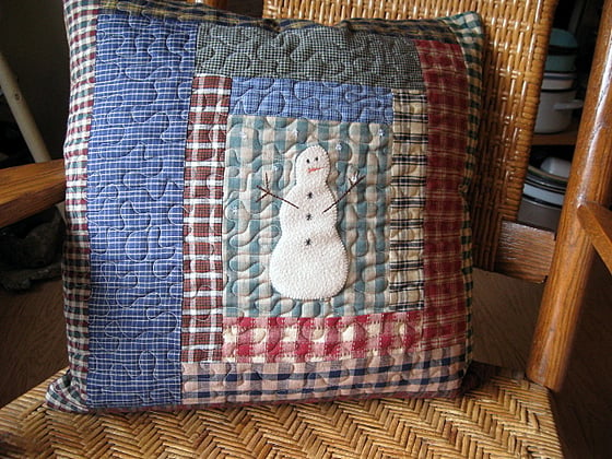 Image of pillow cover -     18.5" x 18.5" - snowmen centered in a log cabin design, quilted reversible