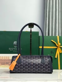 Image 4 of Handle Yard Bag