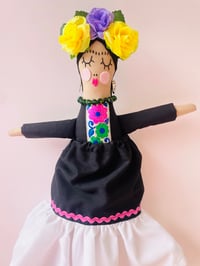 Image 2 of Frida with the flowers 