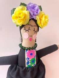 Image 3 of Frida with the flowers 
