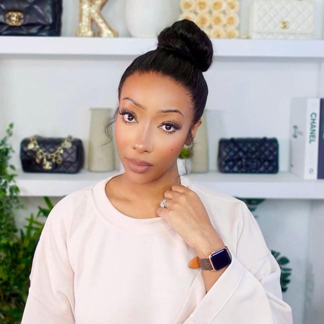  Chanel  (ponytail wig) 