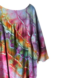 Image 7 of L 100% Cotton Forager Top in Euphoria Geode Ice Dye
