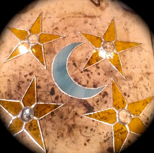 Image of Cresent moon w/hanging star