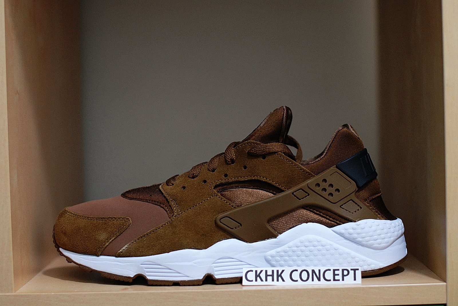 nike air huarache umber brown