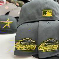 Image 3 of New Era 59Fifty Graphite / Black/ Ombré Gold