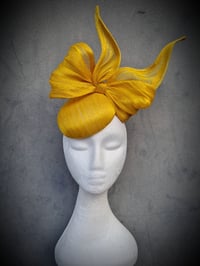 'Bowie' in Golden yellow 