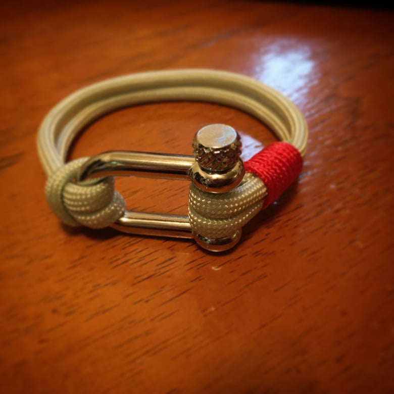 Image of Elegant Paracord Bracelet