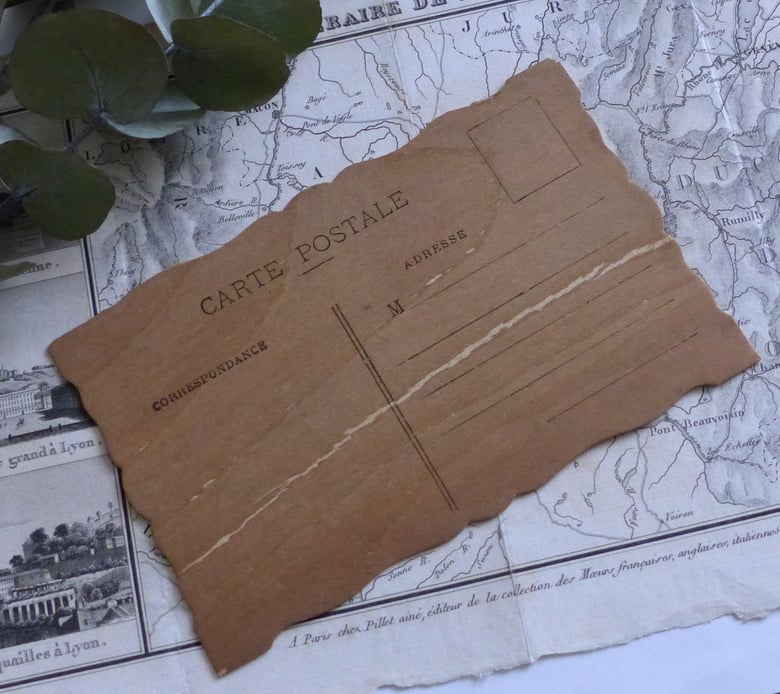Image of Anciennes cartes postales en bois