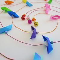 Image 2 of Guirlande origami petits bateaux arc en ciel
