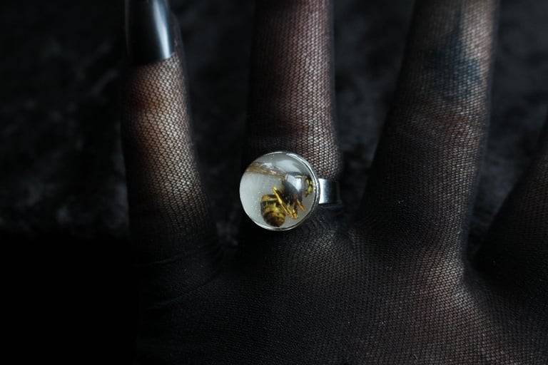 Dead Good naturally deceased wasp ring Image 7
