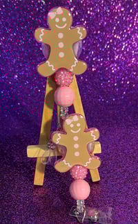 Image 2 of Gingerbread Cookie badge reel