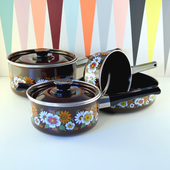 Image of 'Romany' Enamel Pan Set