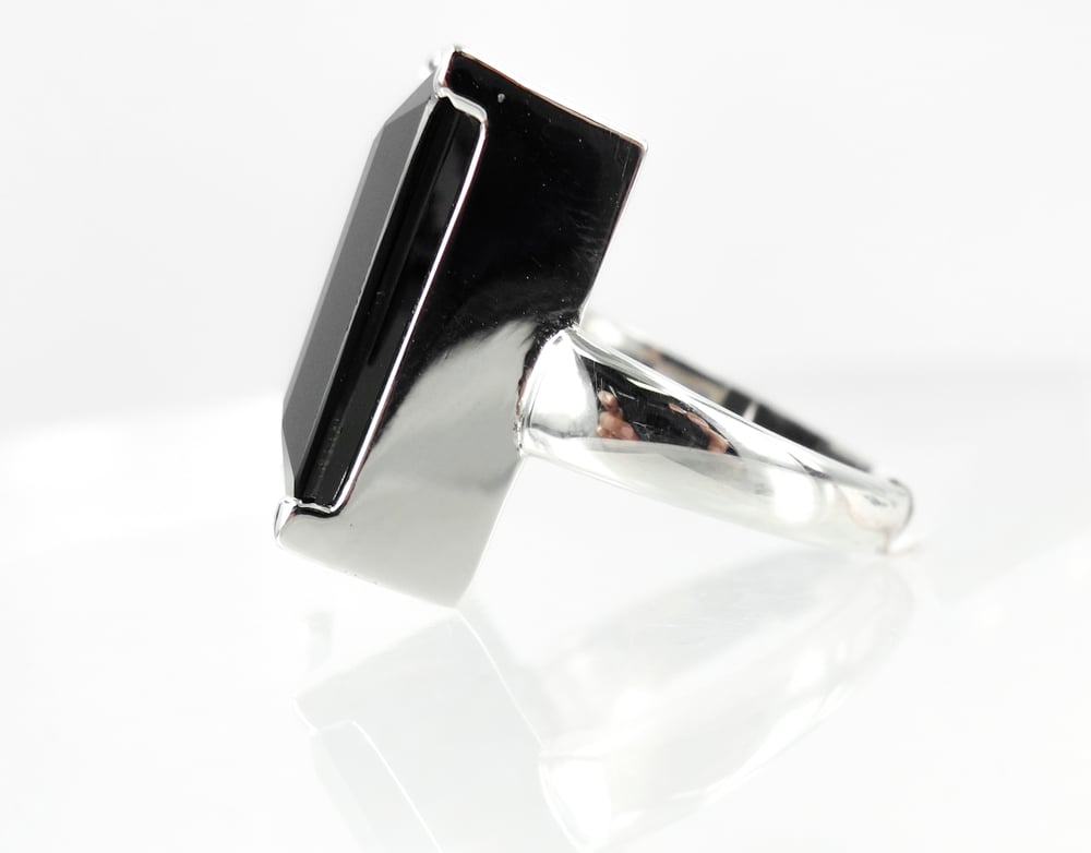 Image of White gold and Onyx ring