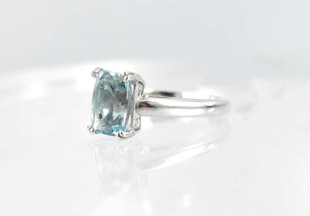 Image of 9ct white gold Aquamarine dress ring