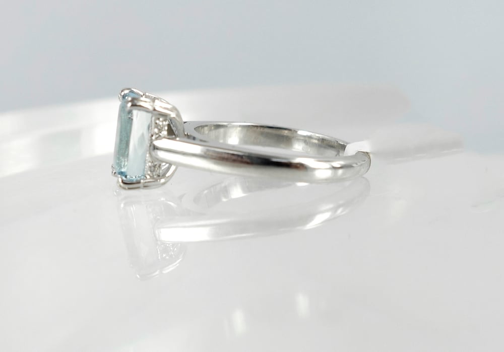 Image of 9ct white gold Aquamarine dress ring