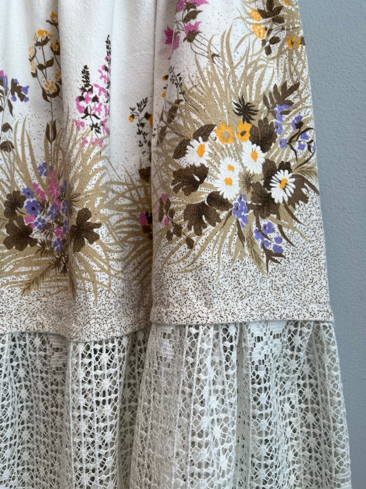 Image of Flower and lace skirt (xs-xxl)