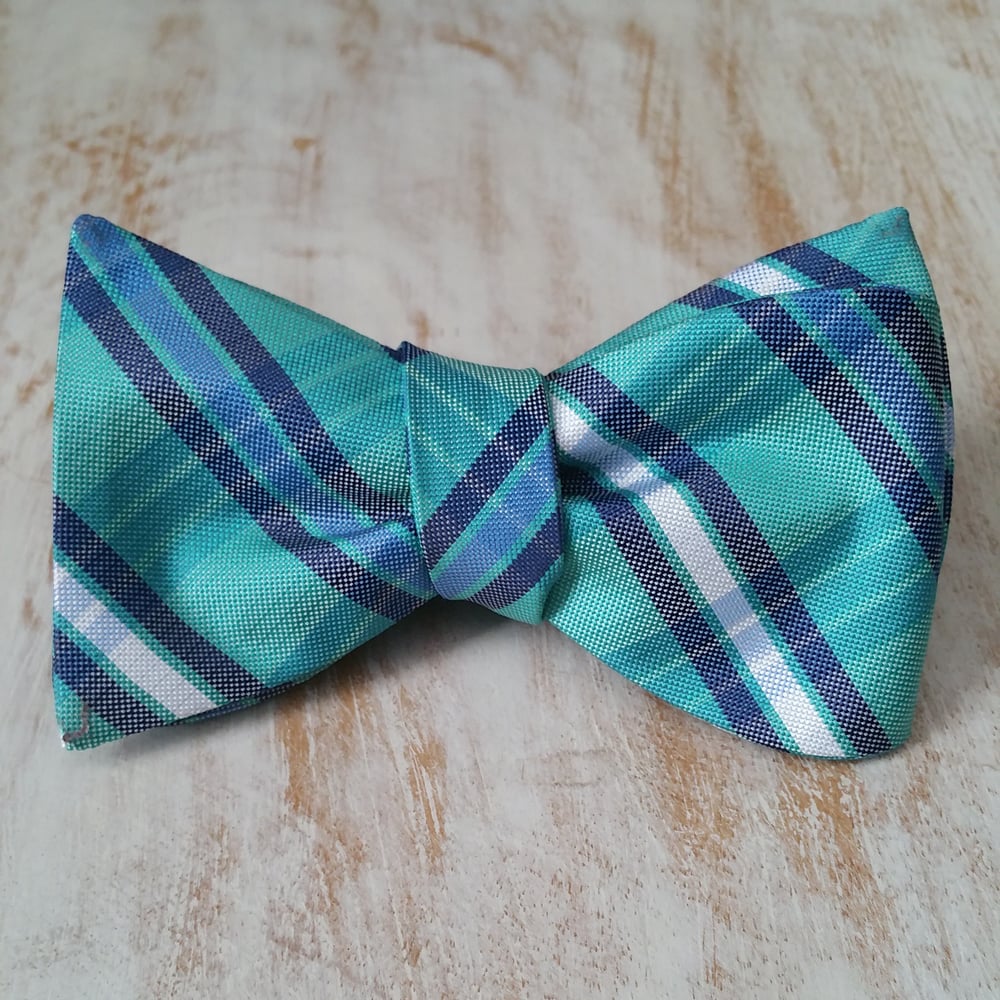 Image of MAURICE SELF BOW TIE