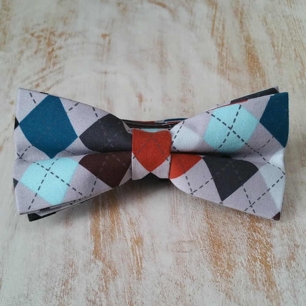 Image of PREPPY COOL BOW TIE