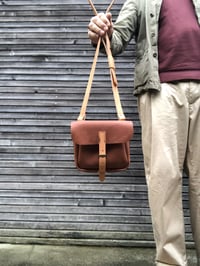 Image 3 of Satchel daybag in oiled leather with adjustable strap collection unisex