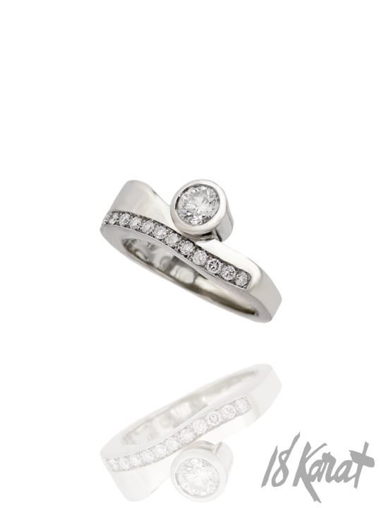 OFFSET WAVE - RING - 18Karat Studio+Gallery