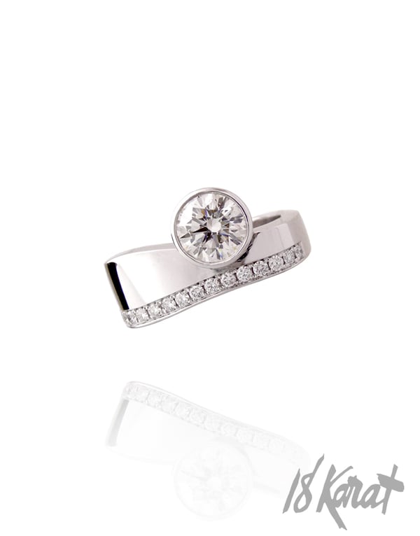 OFFSET WAVE - RING - 18Karat Studio+Gallery