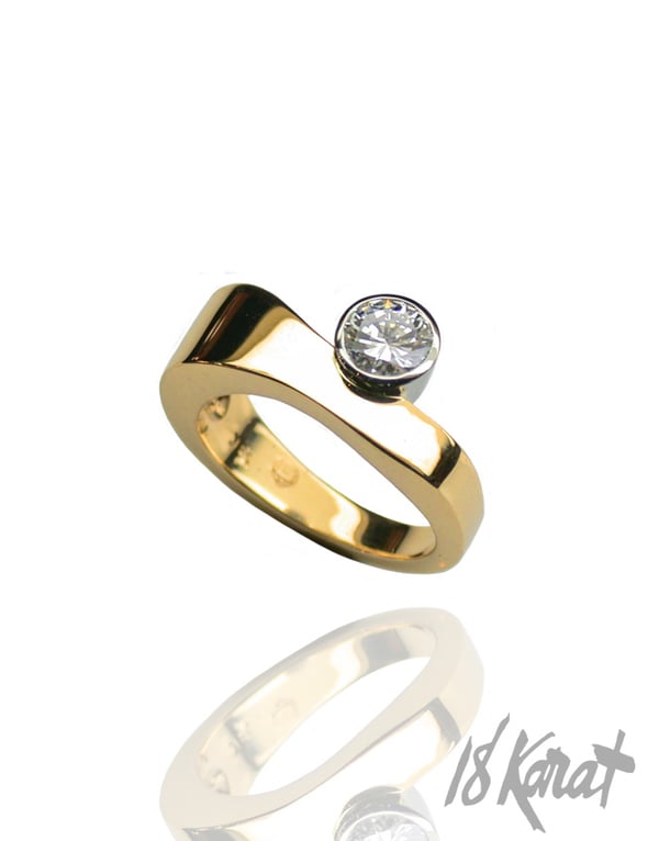 OFFSET WAVE - RING - 18Karat Studio+Gallery