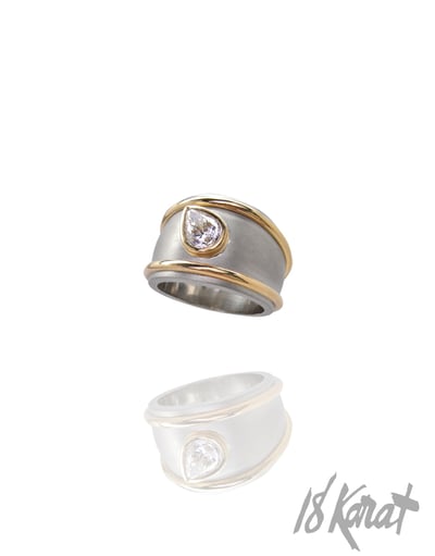 Linda's Engagement Ring - 18Karat Studio+Gallery