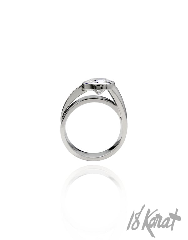 BRIDGED RING - 18Karat Studio+Gallery