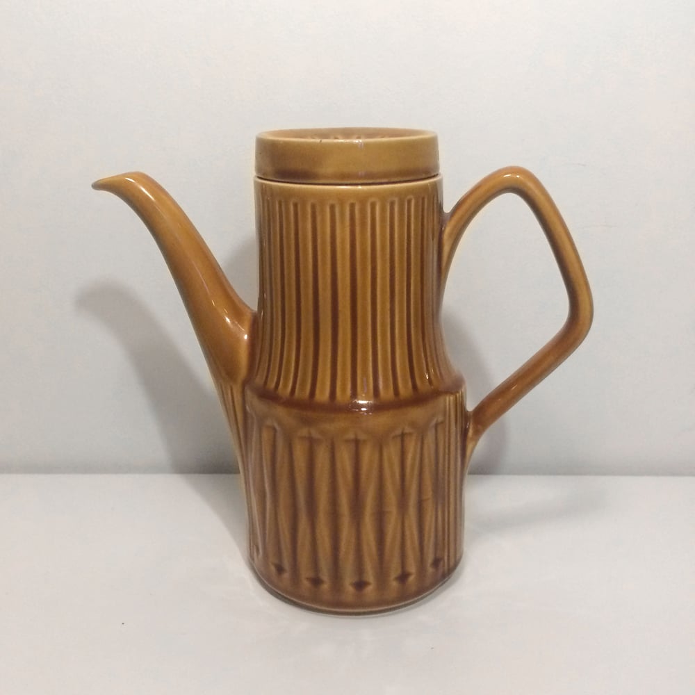 Image of Sadler Coffee Pot | Tall honey-hued pot with lid, 1970's.