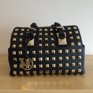 Image of MICHAEL KORS STUDDED LEATHER GRAYSON - NAVY