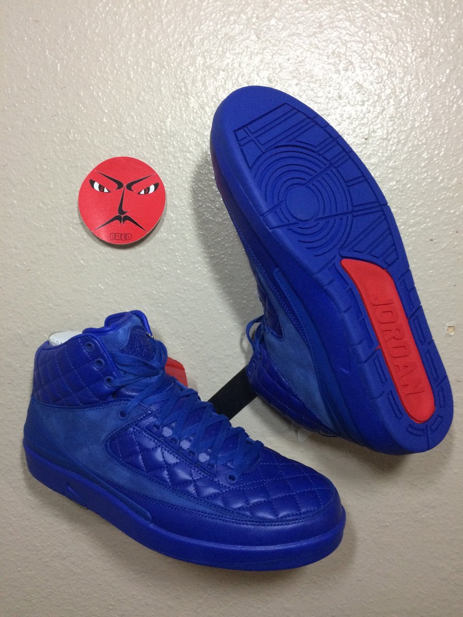 Image of Wall mounts Displays Sole of one Sneaker