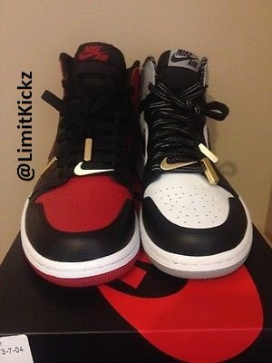 Image of Nike Swoosh Pins (2 pieces)