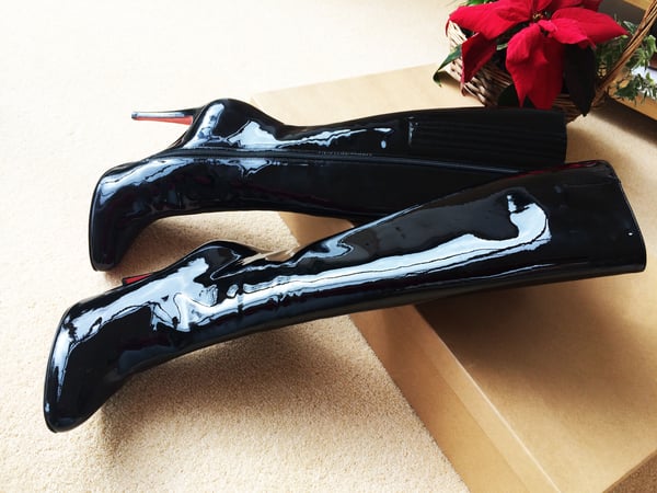 Image of Christian Louboutin - Bourge Patent Calf