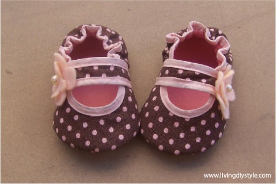 Image of Bella Baby Crib Shoes Sewing Pattern