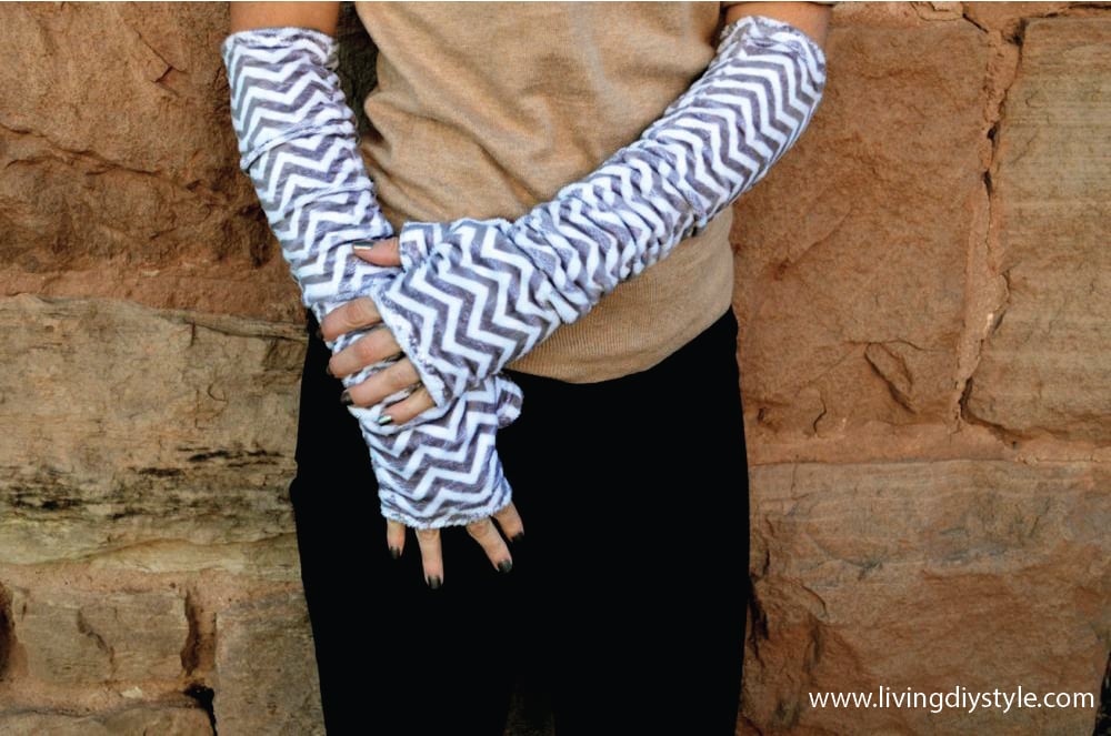 Image of Women's Fingerless Gloves Sewing Pattern PDF