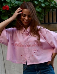 Image 2 of Chemise crop « un autre monde »