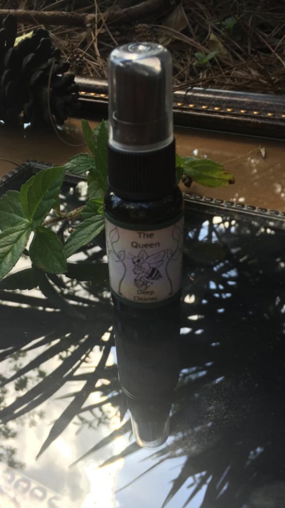 Image of The Queen-The perfect product to de stink your already stinky gear. 