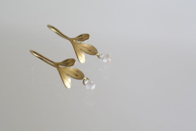Image of Rue Earrings 3 Leaf diamond drop